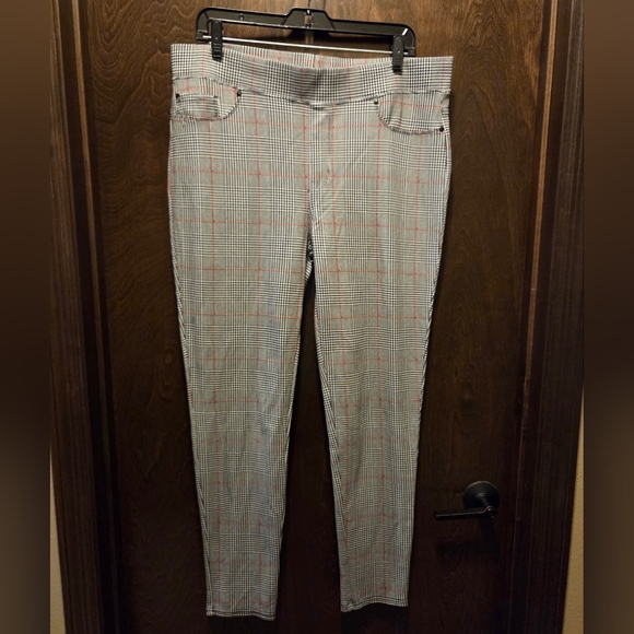 Seven7 Pants - Seven7 Black & Red Patterned Pull On Leggings